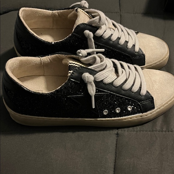 ShuShop Shoes - Womens ShuShop sneaker size 6.5